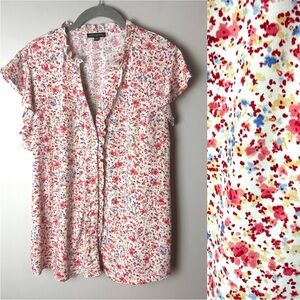 Ava & Grace Blouse Size Medium Top Floral Short Sleeves Ruffles Button Up